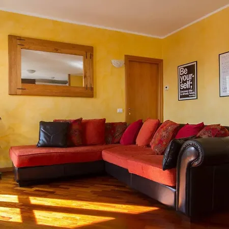 Bright House With 2 Bedrooms & A Unique Terrace アパート *