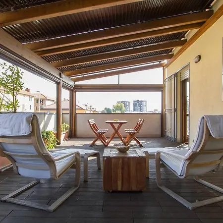 Bright House With 2 Bedrooms & A Unique Terrace Appartement Bergame