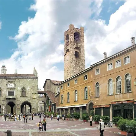 Bright House With 2 Bedrooms & A Unique Terrace Bérgamo