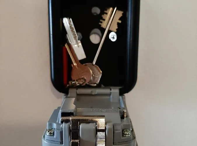 Апартаменты Bright House With 2 Bedrooms & A Unique Terrace Бергамо