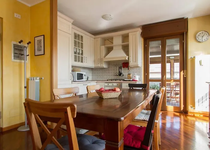 Апартаменты Bright House With 2 Bedrooms & A Unique Terrace Бергамо