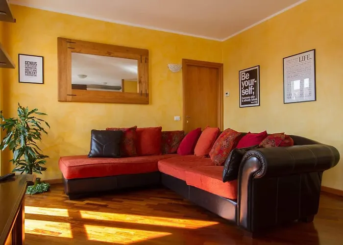 Bright House With 2 Bedrooms & A Unique Terrace Апартаменты *